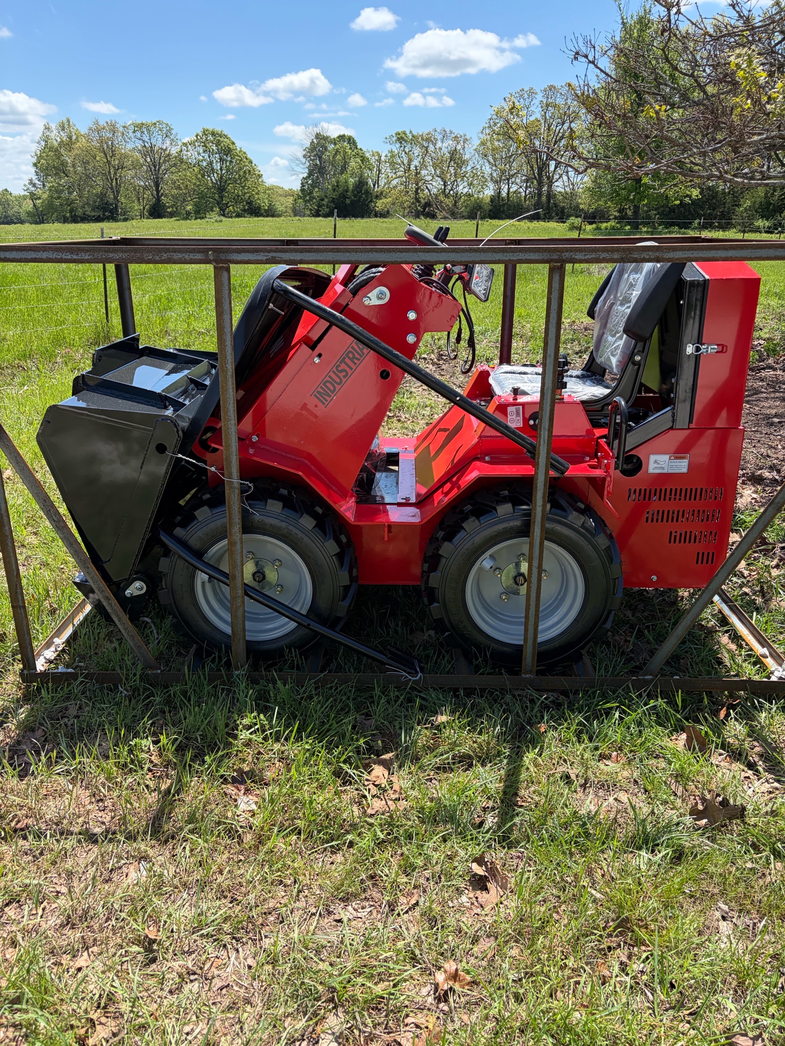 0.8 Ton, Rato Engine Mini Skid Steer  AGT-SDA-140W