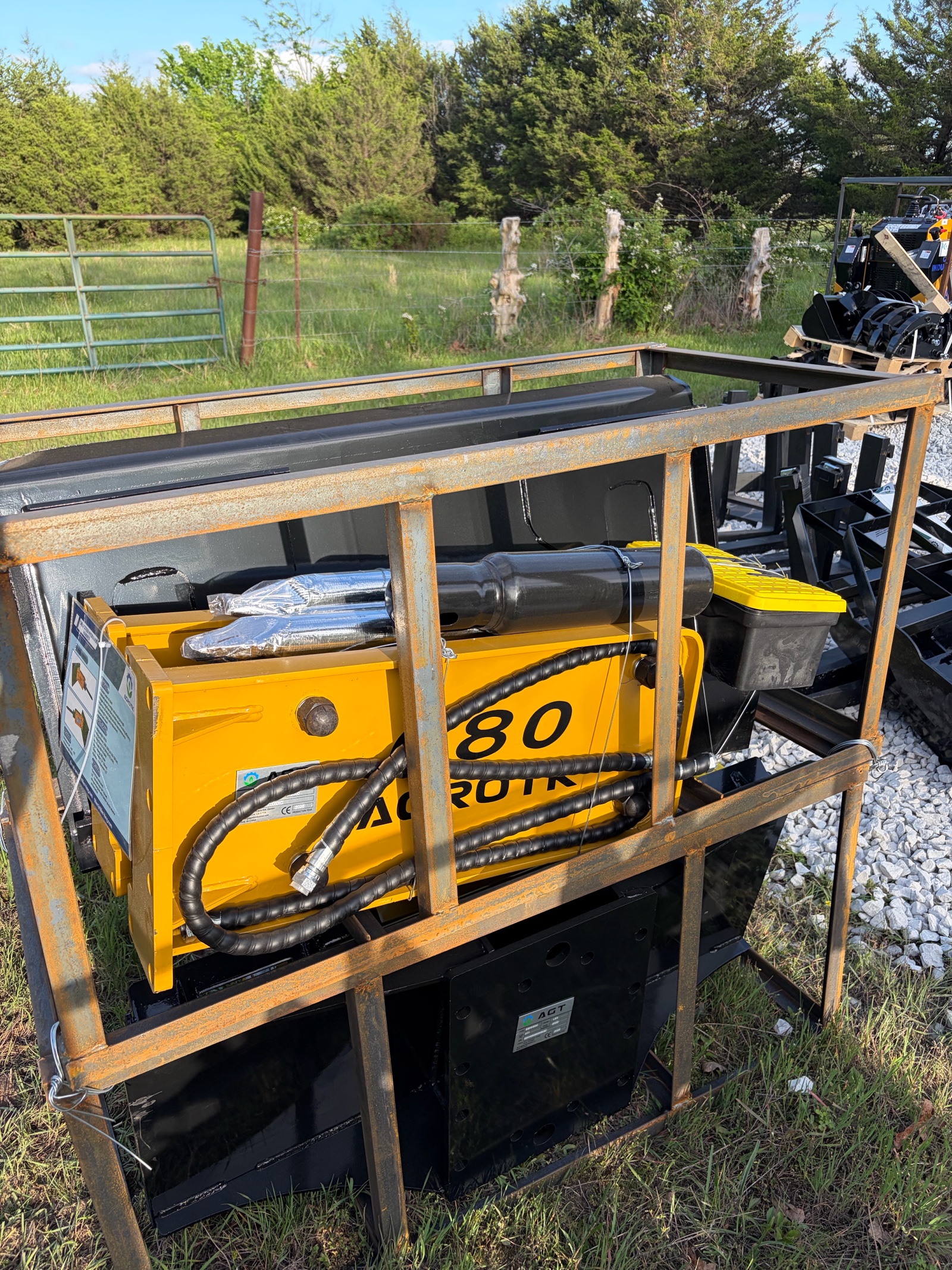 Skid Steer 680 Hydraulic Concrete Breaker  AGT-SSHH-680A