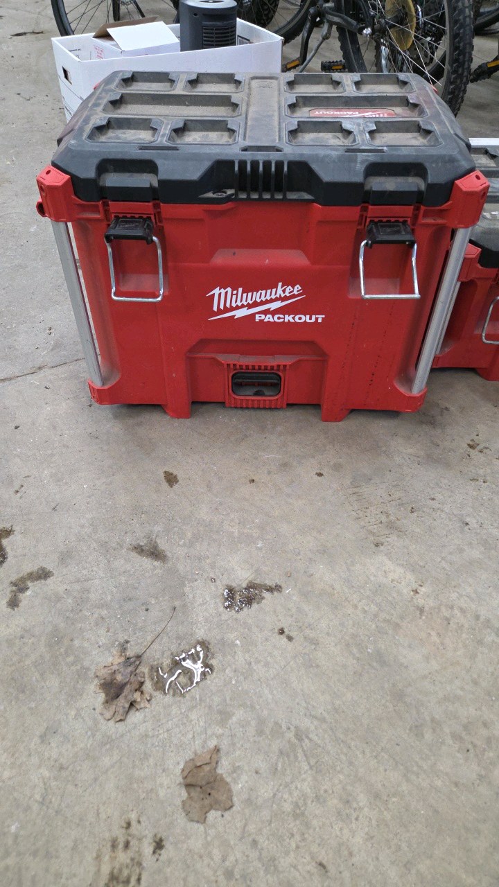 lot 18 image: Milwaukee packout toolboxes