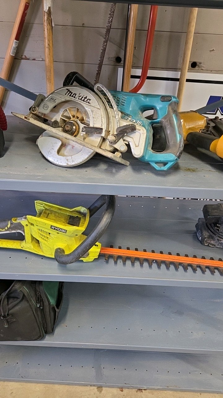 lot 21 image: misc power tools