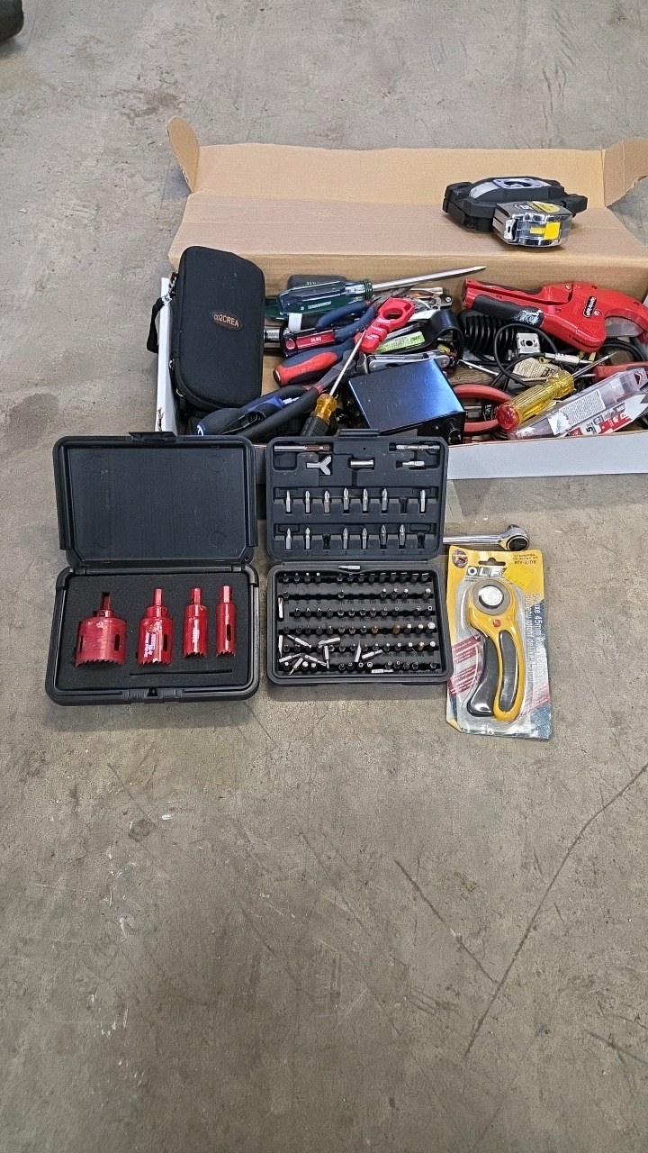 lot 24 image: misc hand tools