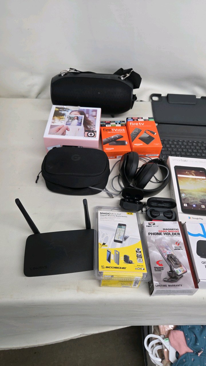 lot 27 image: lot of Electronics and Accessories