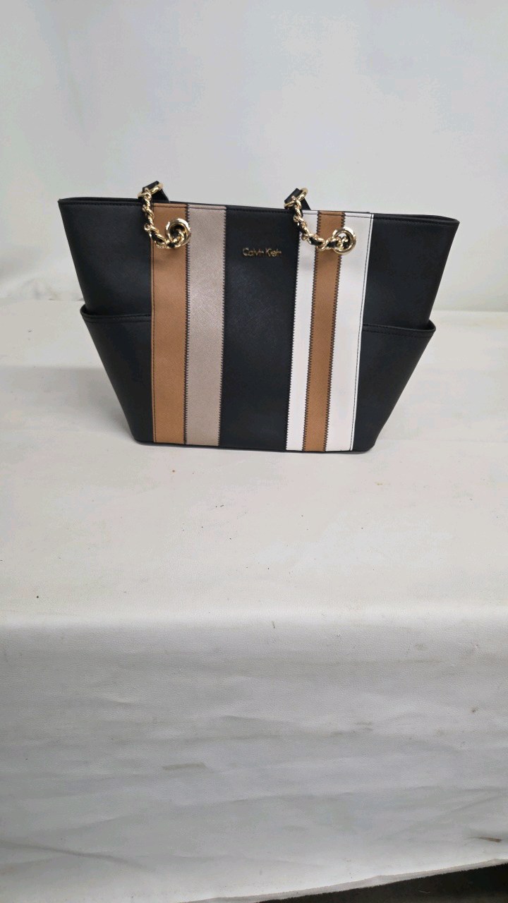 lot 42 image: Calvin Klein Handbag