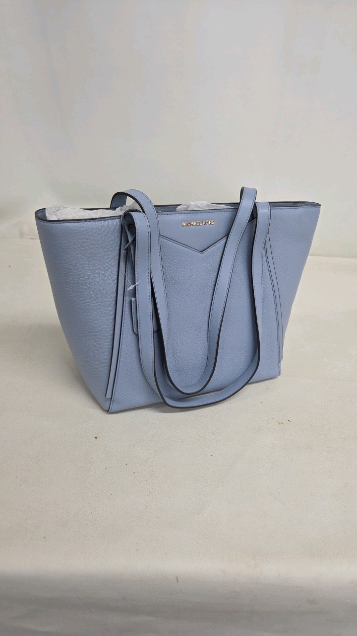 lot 46 image: Michael Kors light blue Handbag