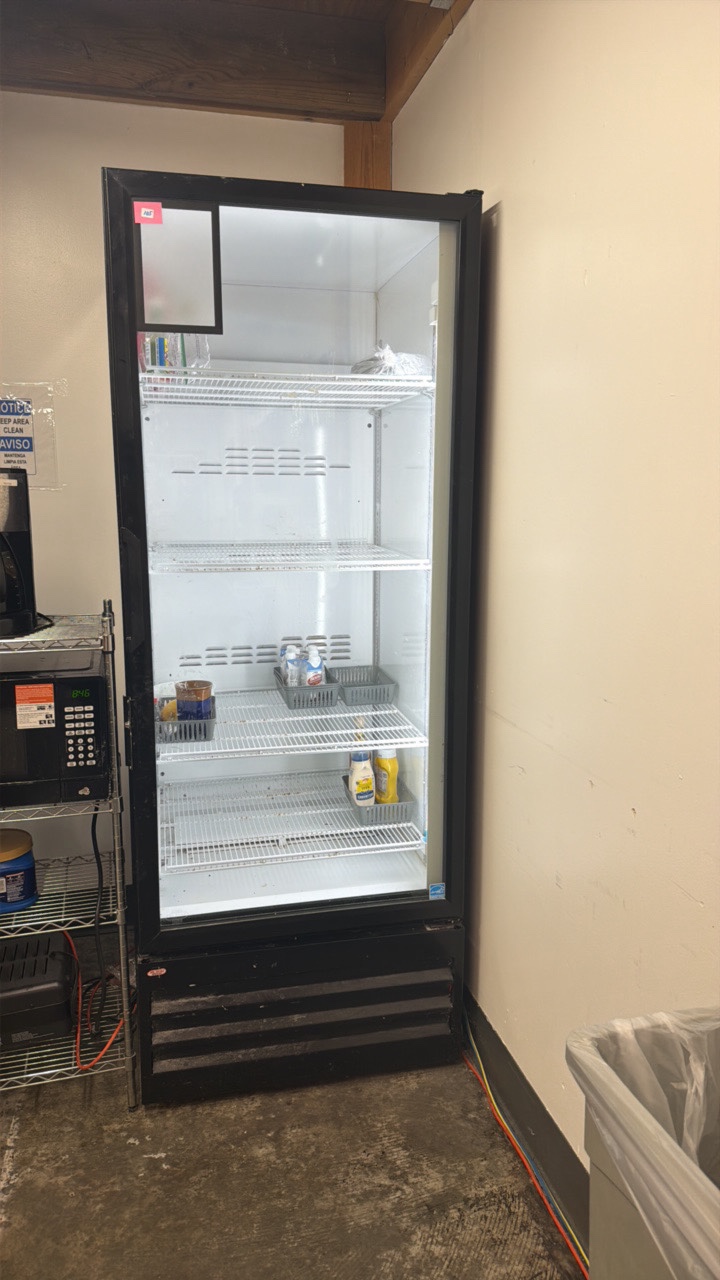 lot 105 image: Royal vendors refrigerator