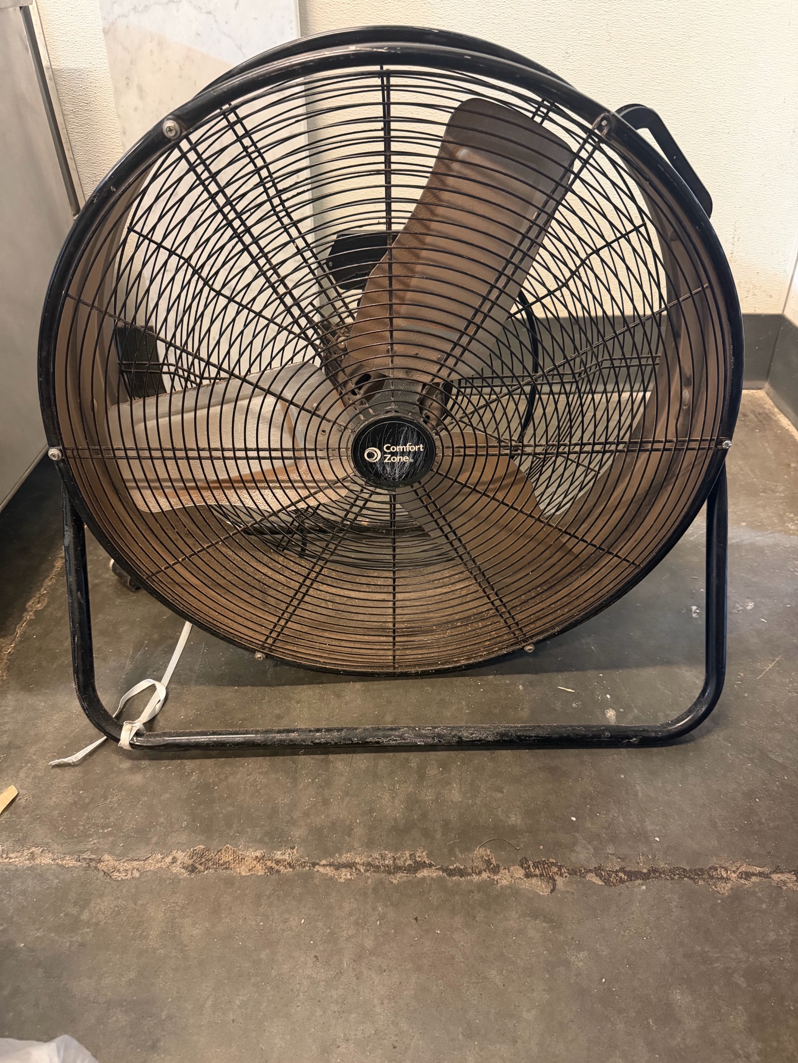 lot 117 image: drum fan 24 inch