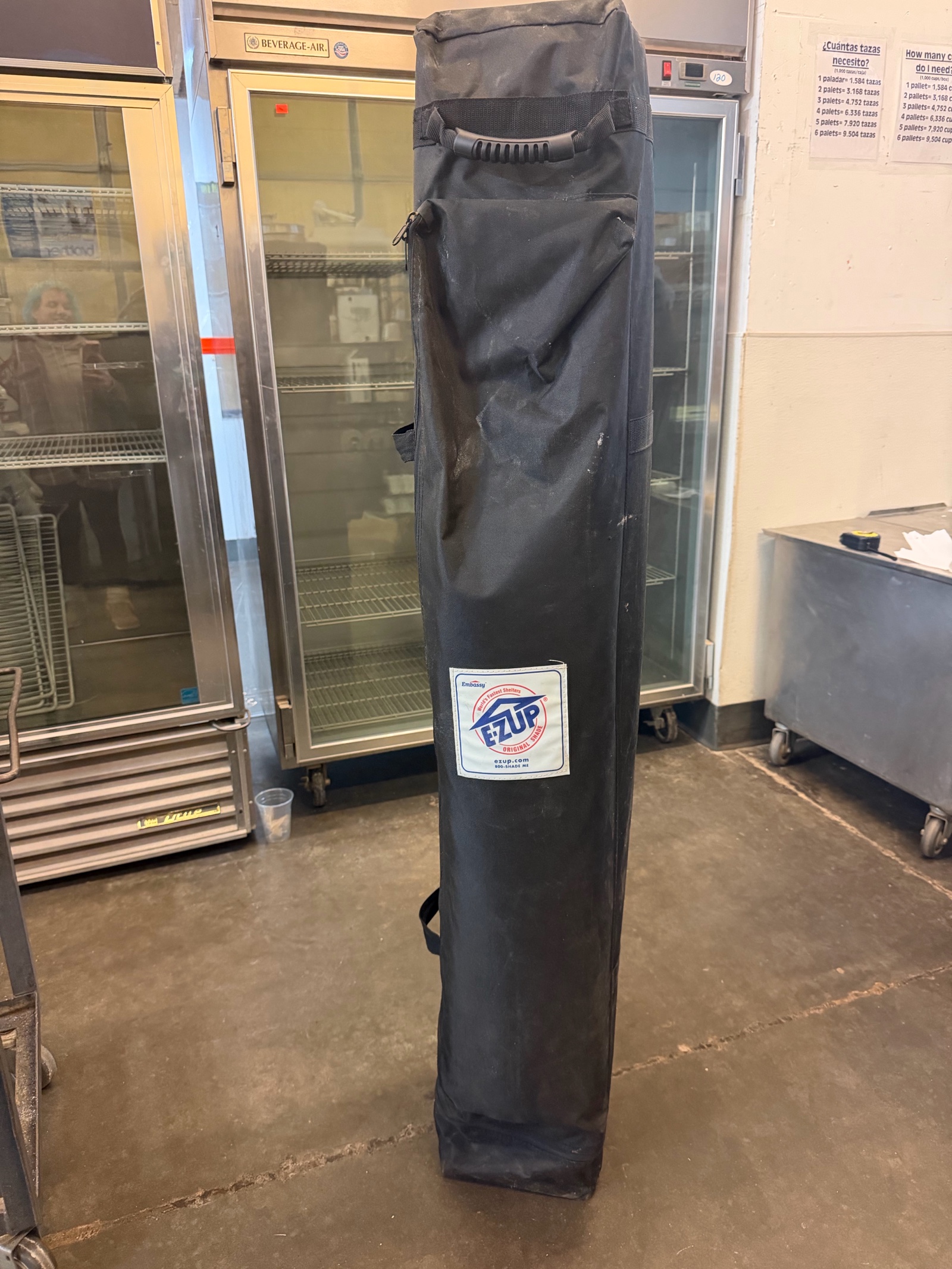 lot 121 image: easy up canopy  10x10