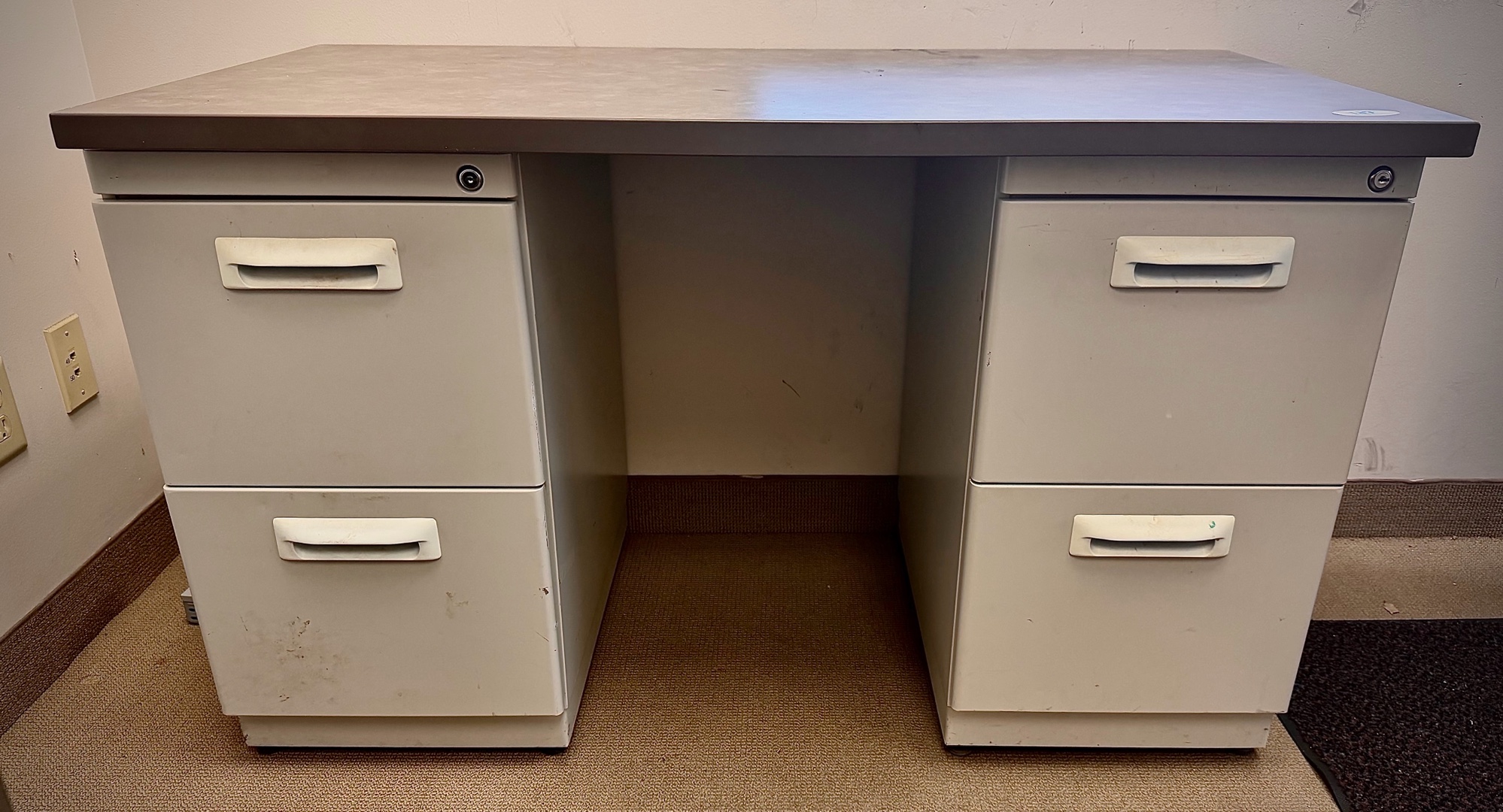 lot 127 image: Desk 4-drawer