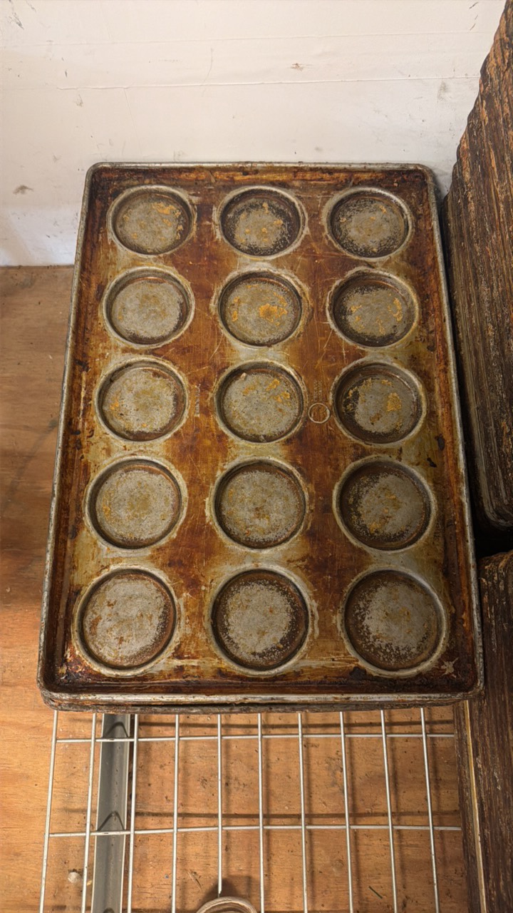 lot 129 image: muffin pans 15 slot