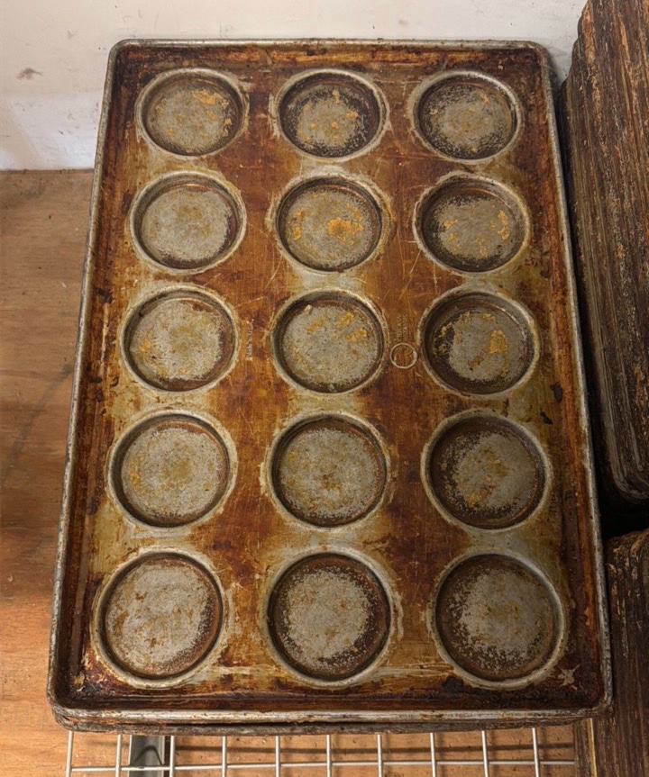 lot 135 image: muffin pan 15 slot