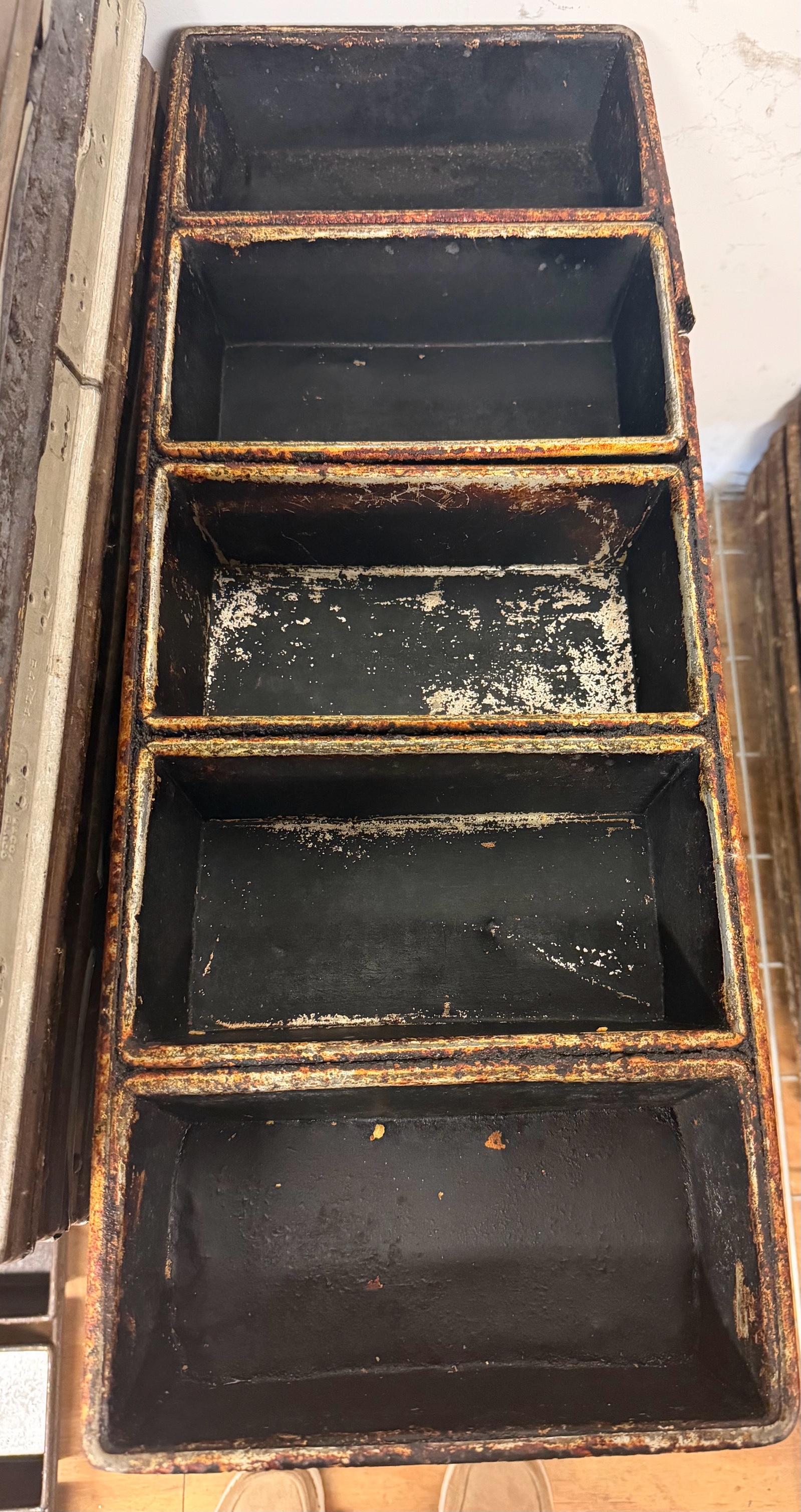 lot 148 image: Bread pan five slot