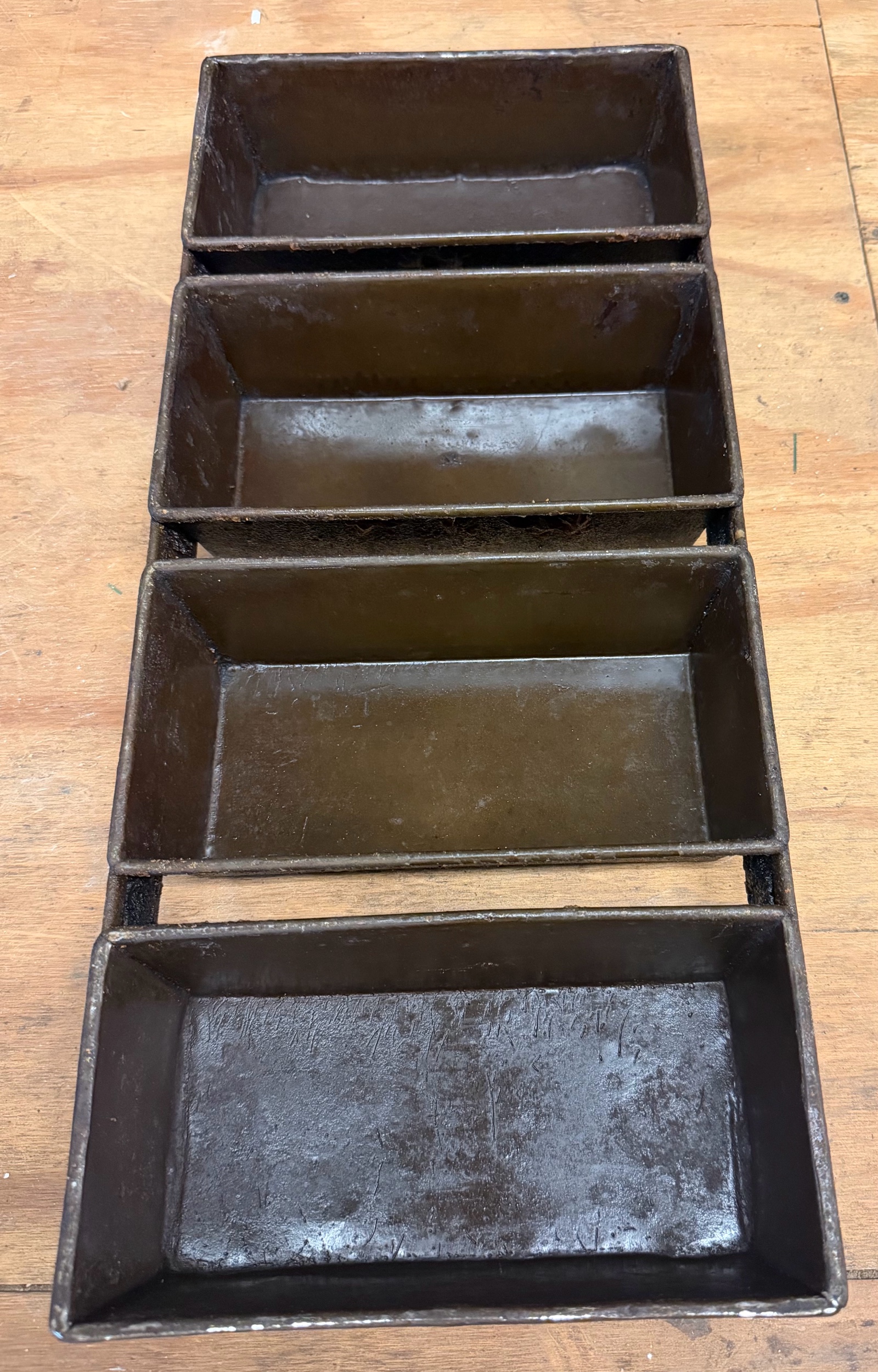lot 149 image: bread pan 4 slot
