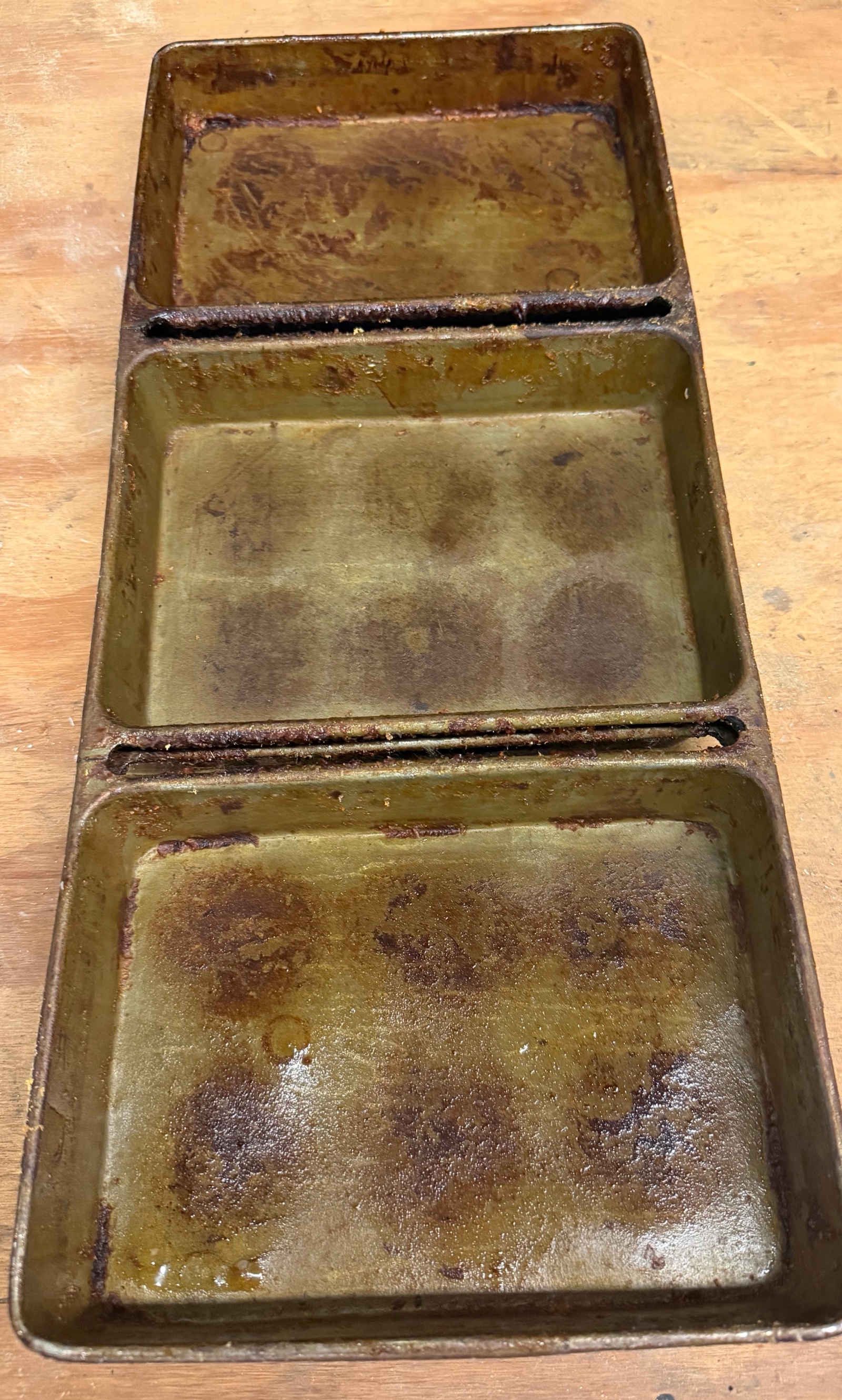 lot 152 image: bread pan three slot