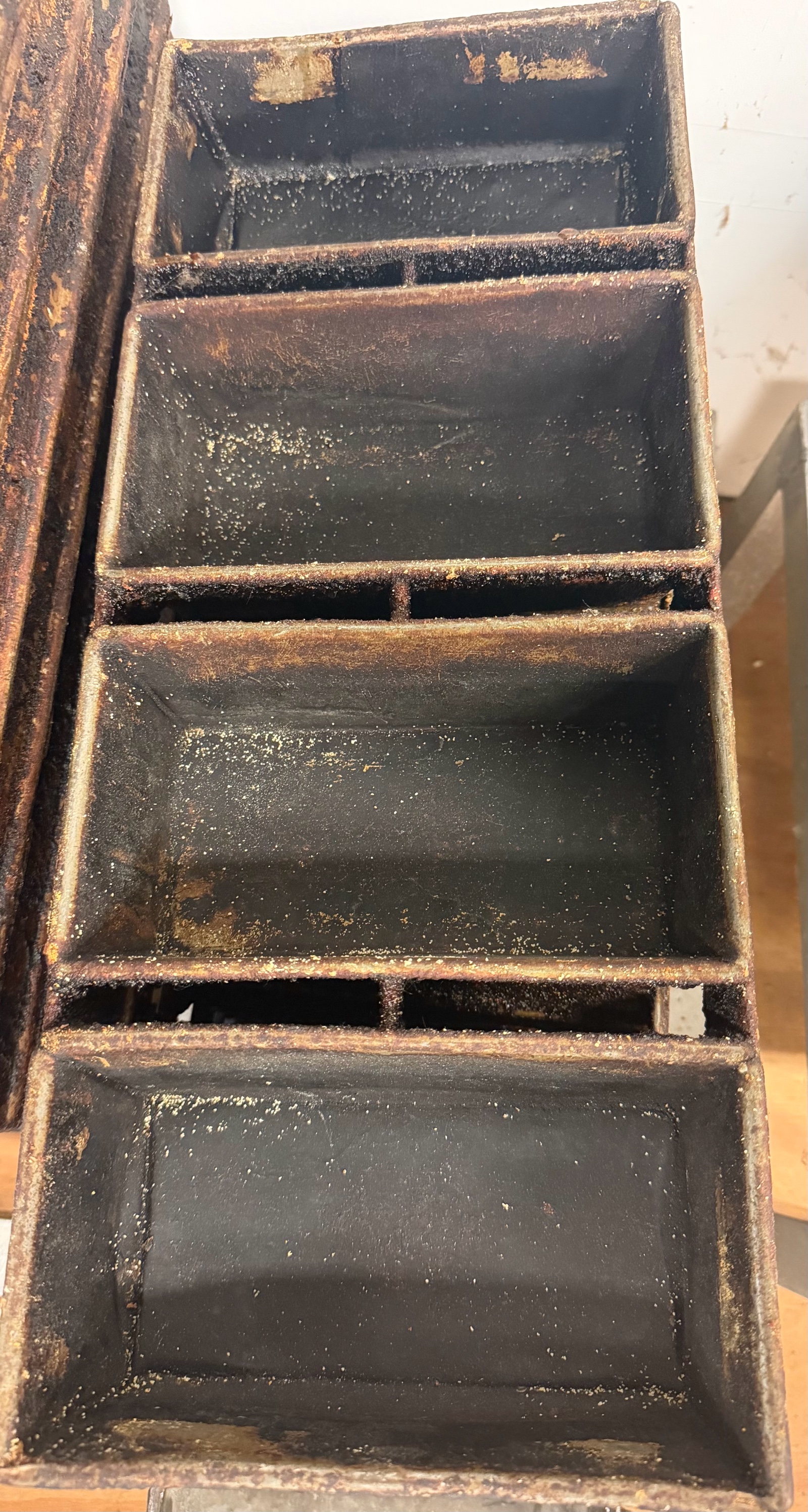 lot 154 image: bread pan four slot