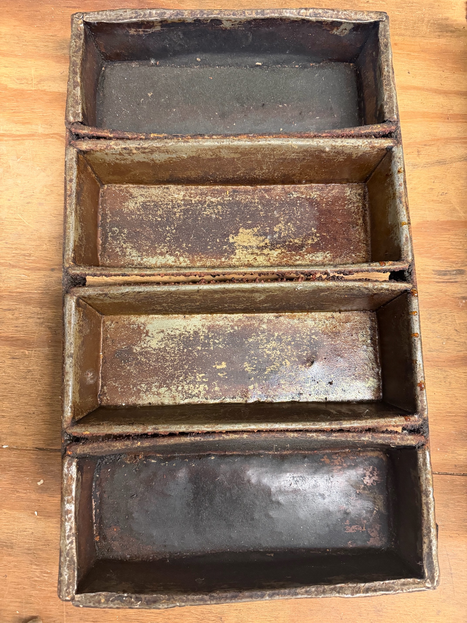 lot 155 image: bread pan four slot