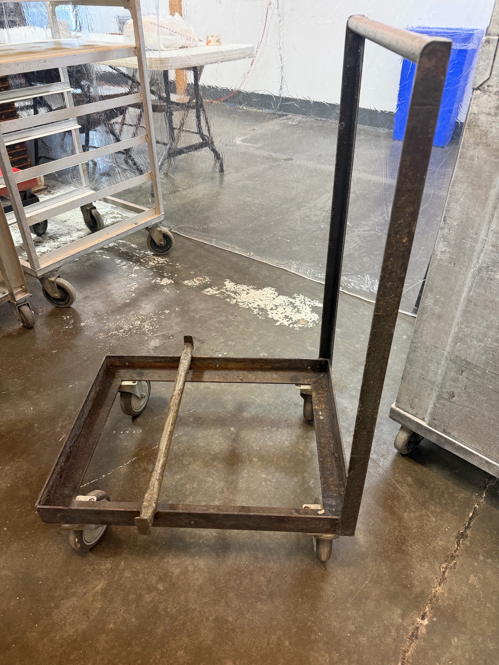 lot 183 image: industrial rolling cart