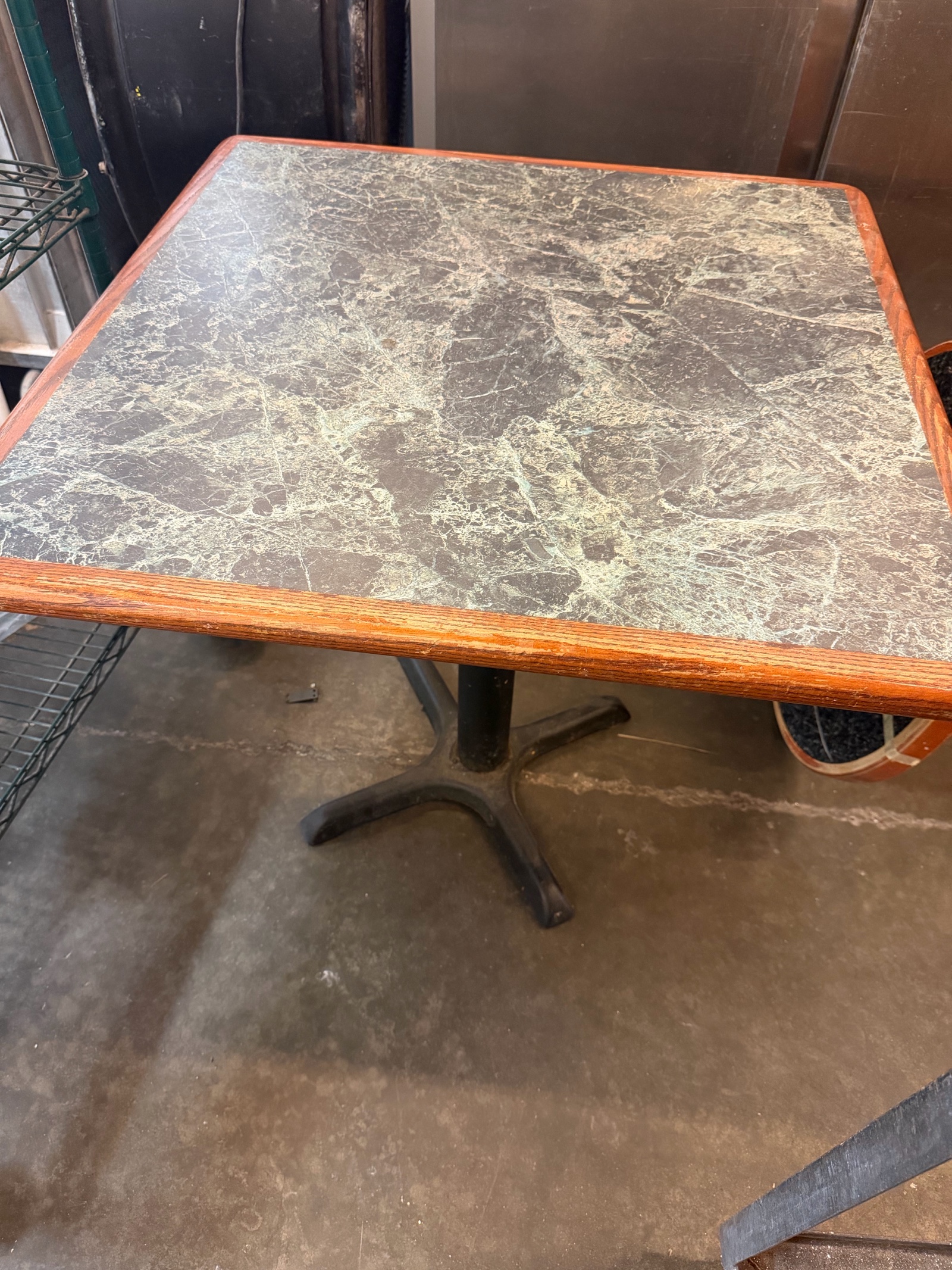 lot 200 image: table