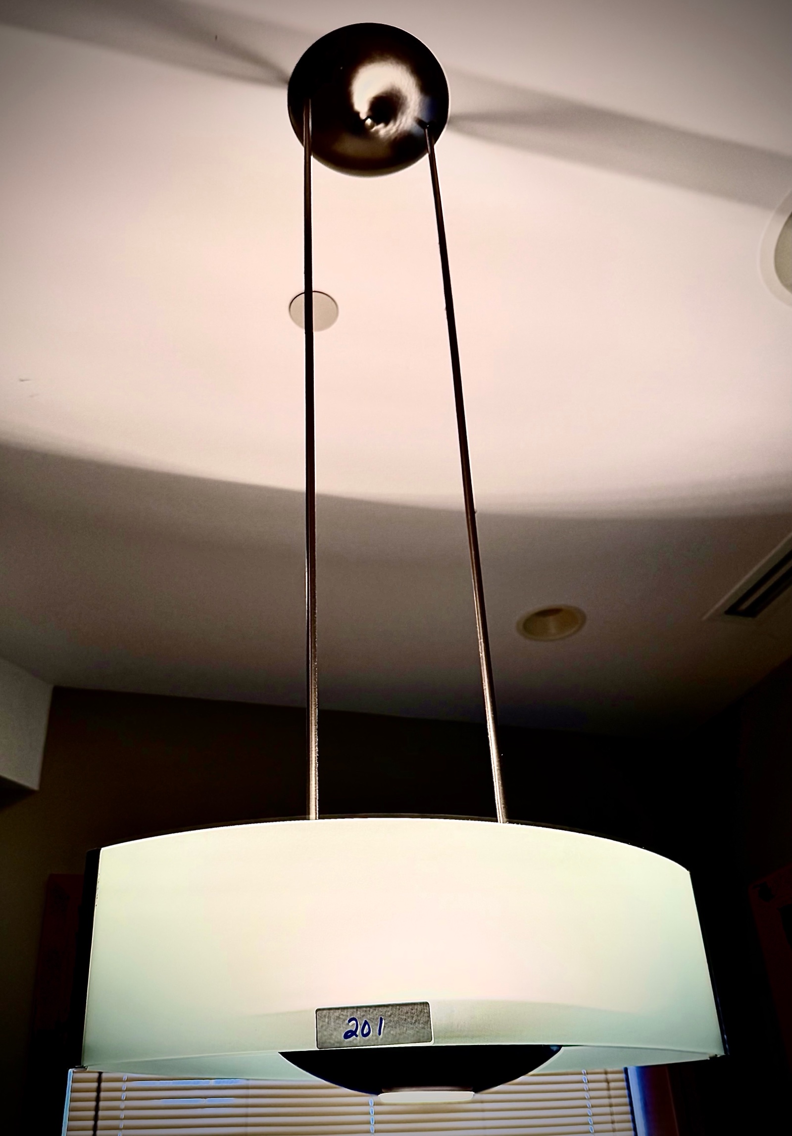 lot 201 image: Light fixture