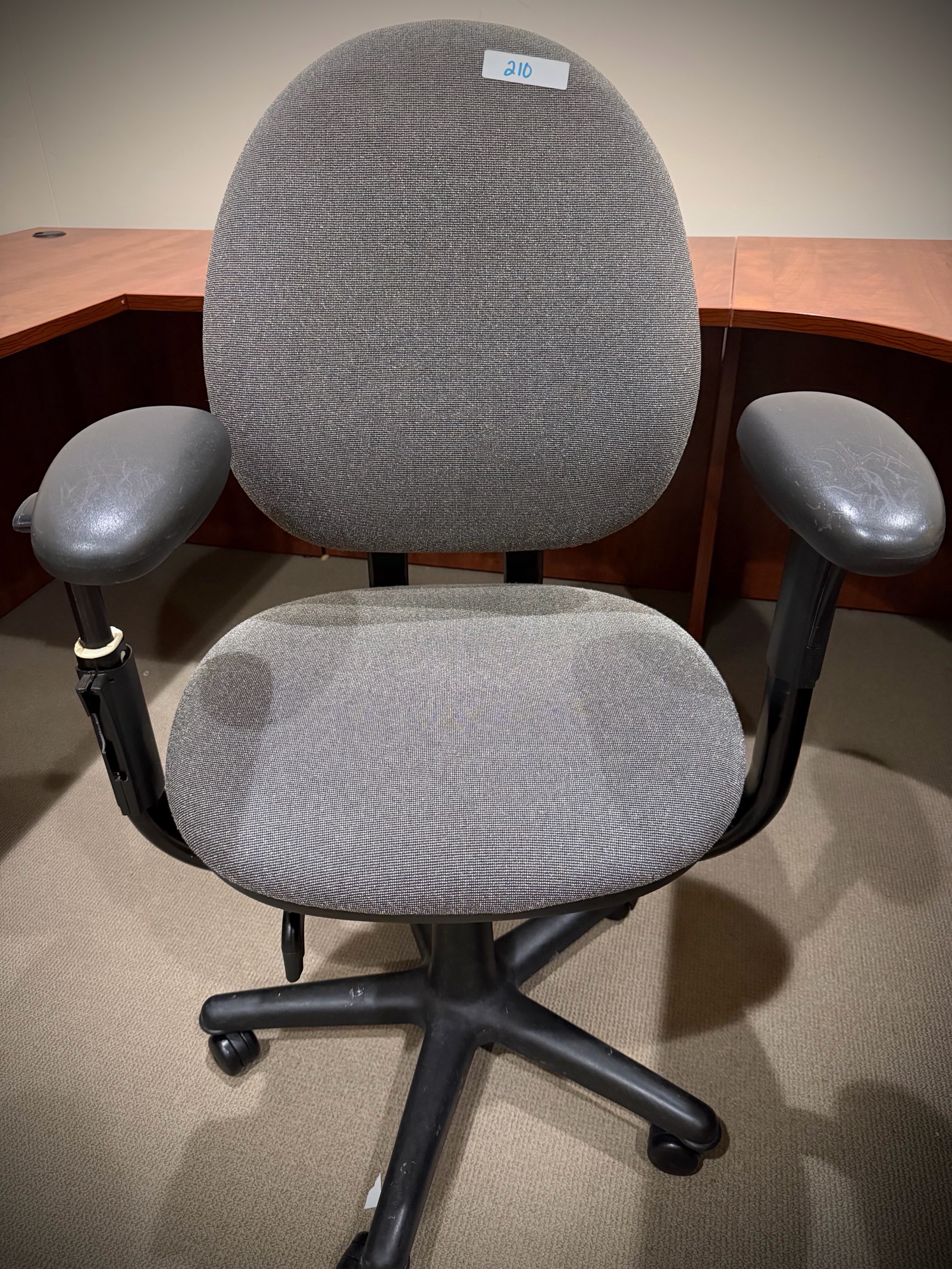 lot 210 image: Black gray chair