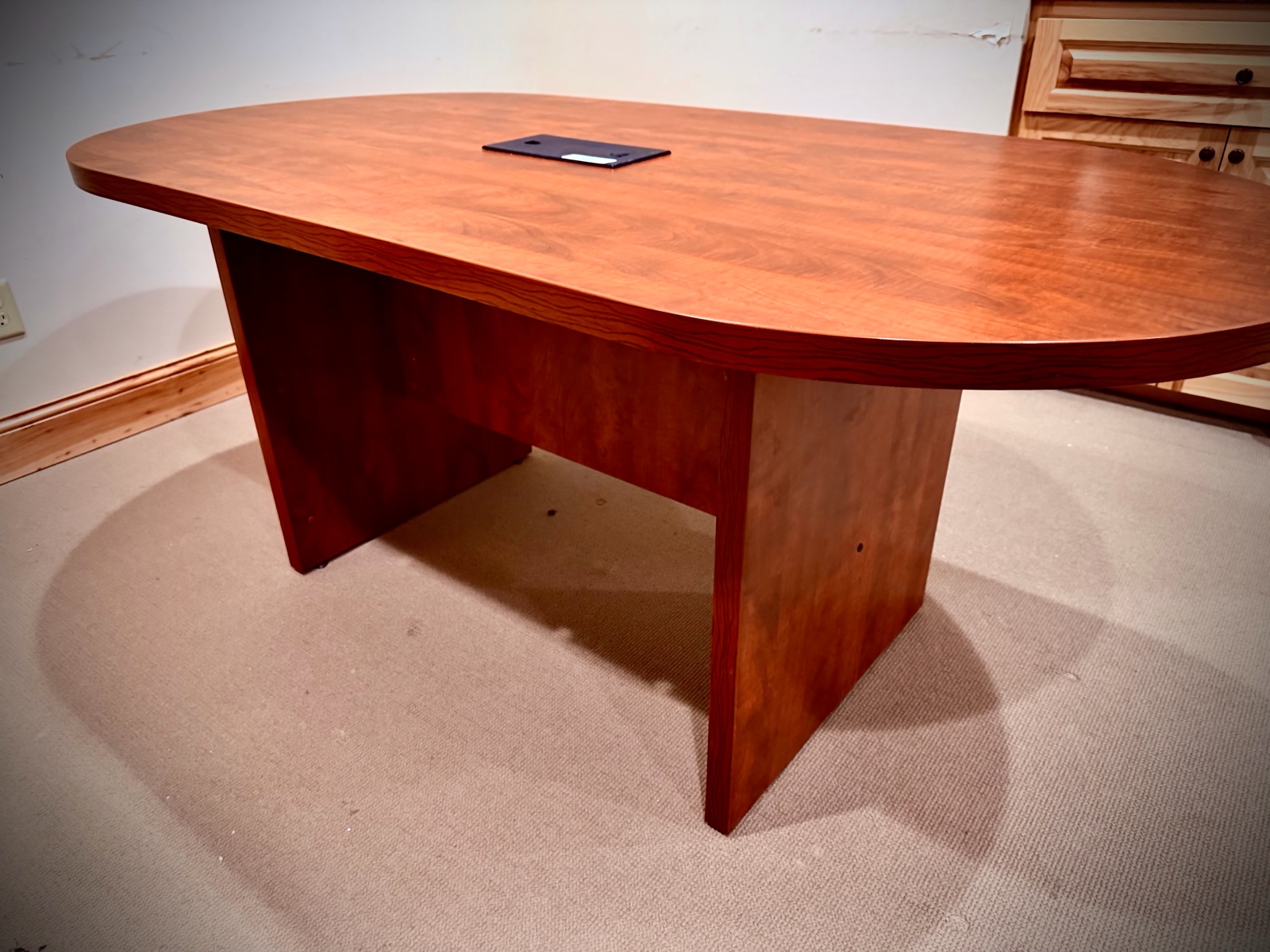 lot 212 image: conference desk