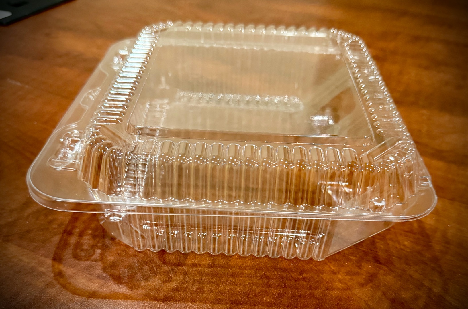 lot 216 image: hinged takeaways