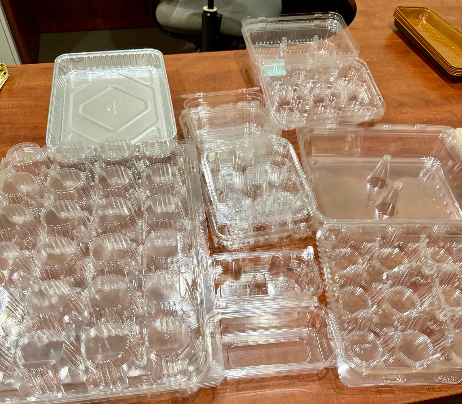 lot 219 image: takeaways miscellaneous