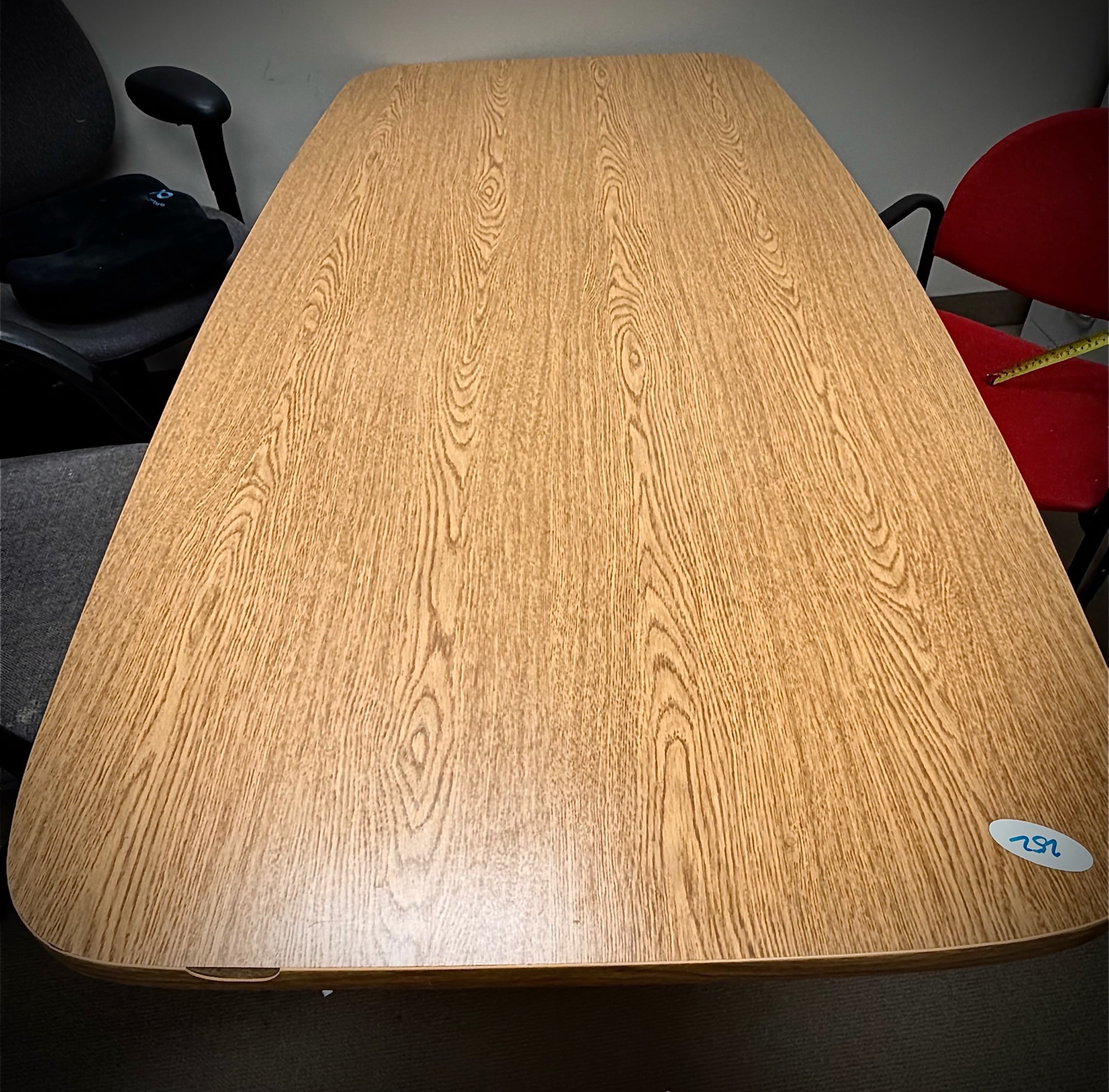 lot 252 image: table