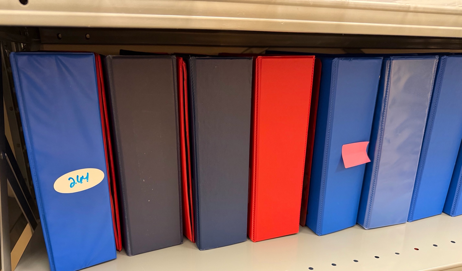 lot 266 image: Binders 3 12 in