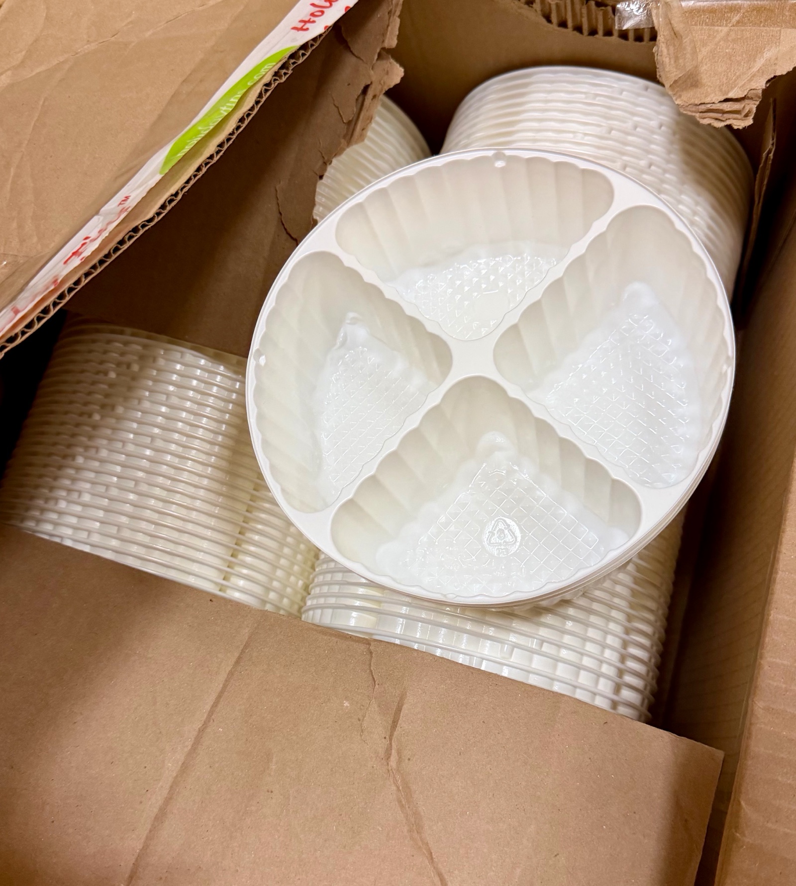 lot 303 image: four piece dividers