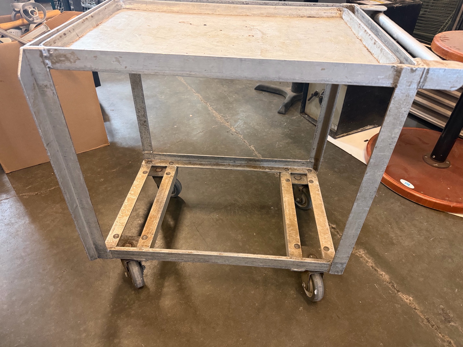 lot 306 image: Rolling cart