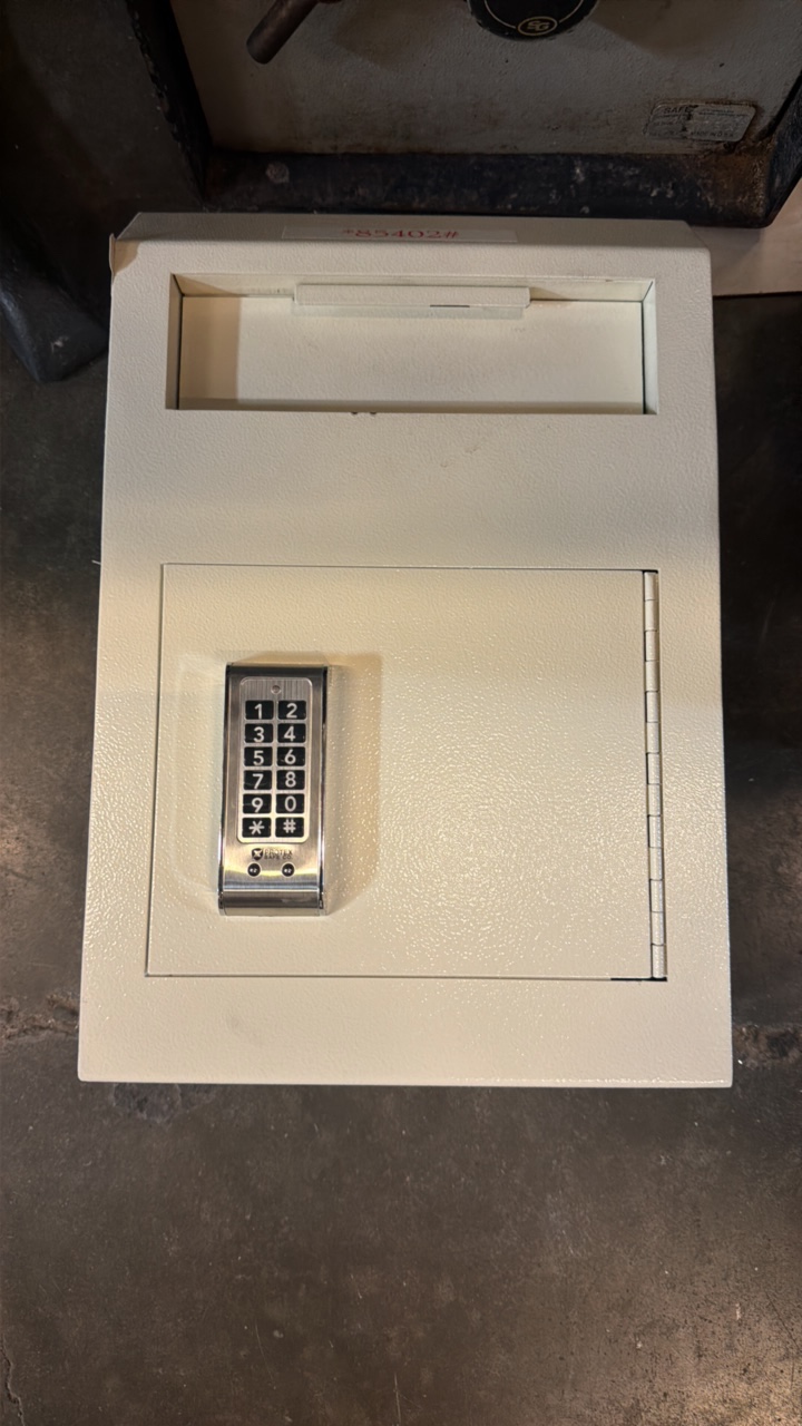 lot 310 image: Digital safe