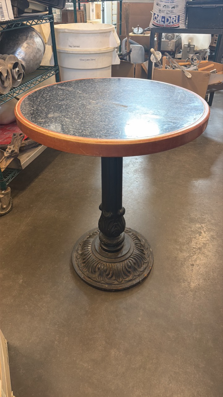 lot 315 image: table