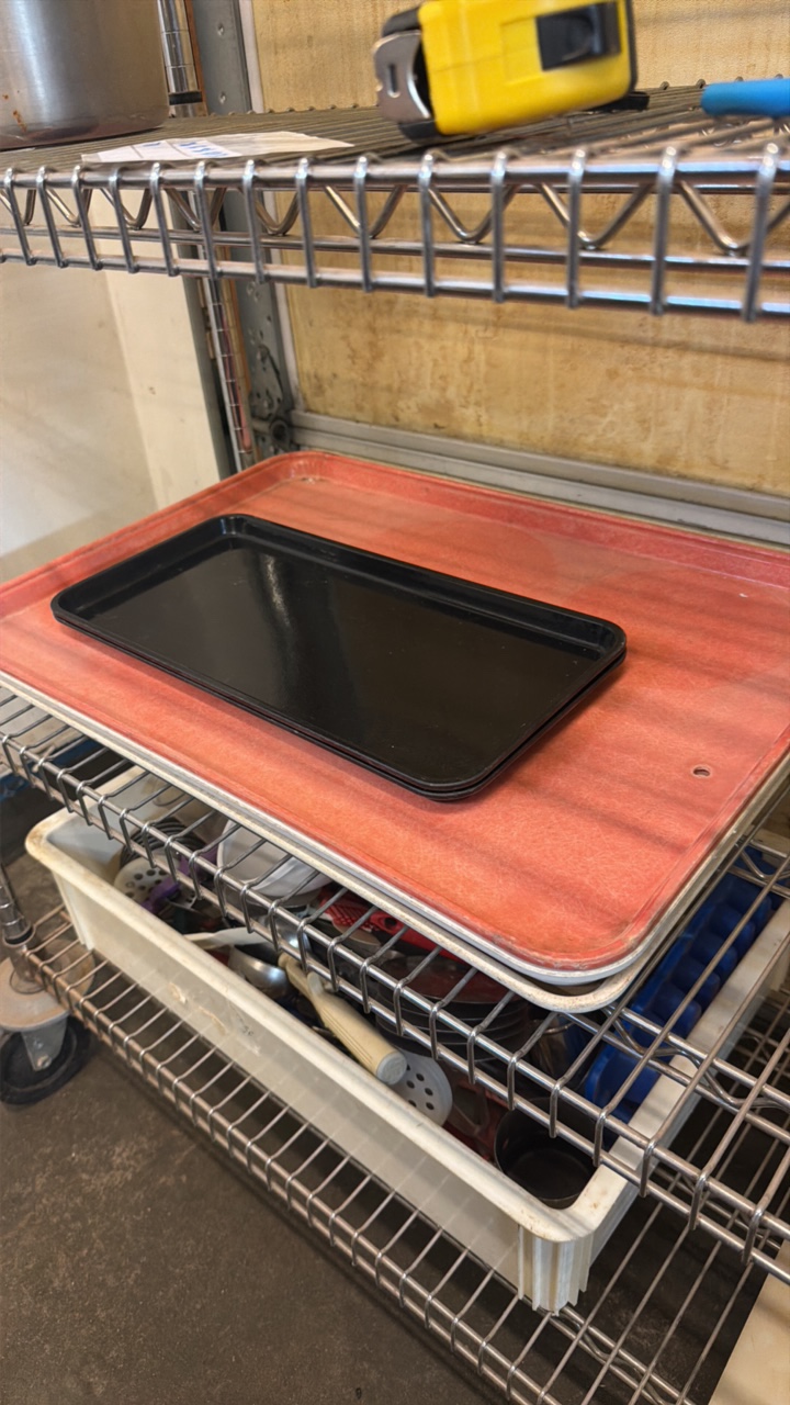 lot 326 image: trays