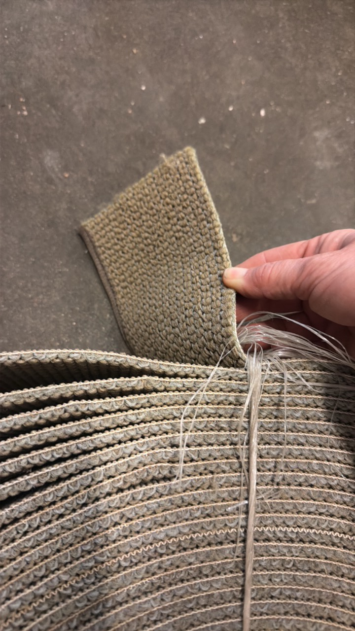 lot 330 image: Roll of carpet edging