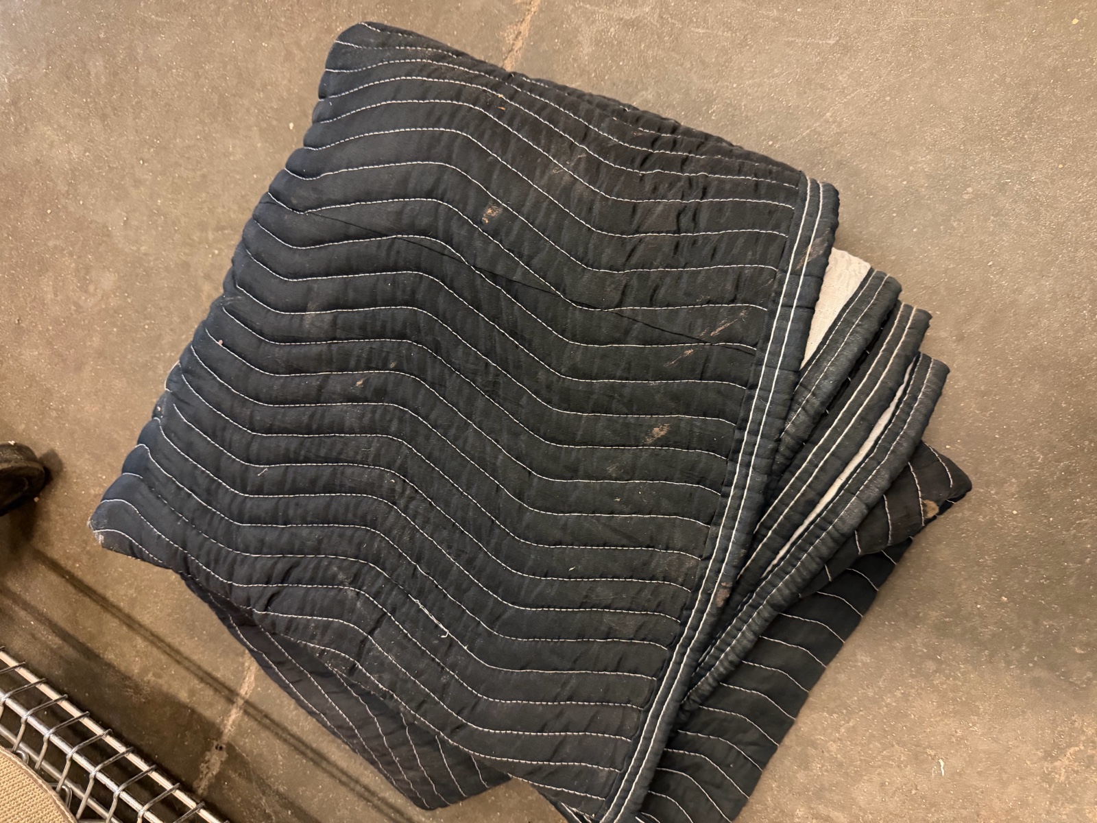 lot 333 image: moving blanket