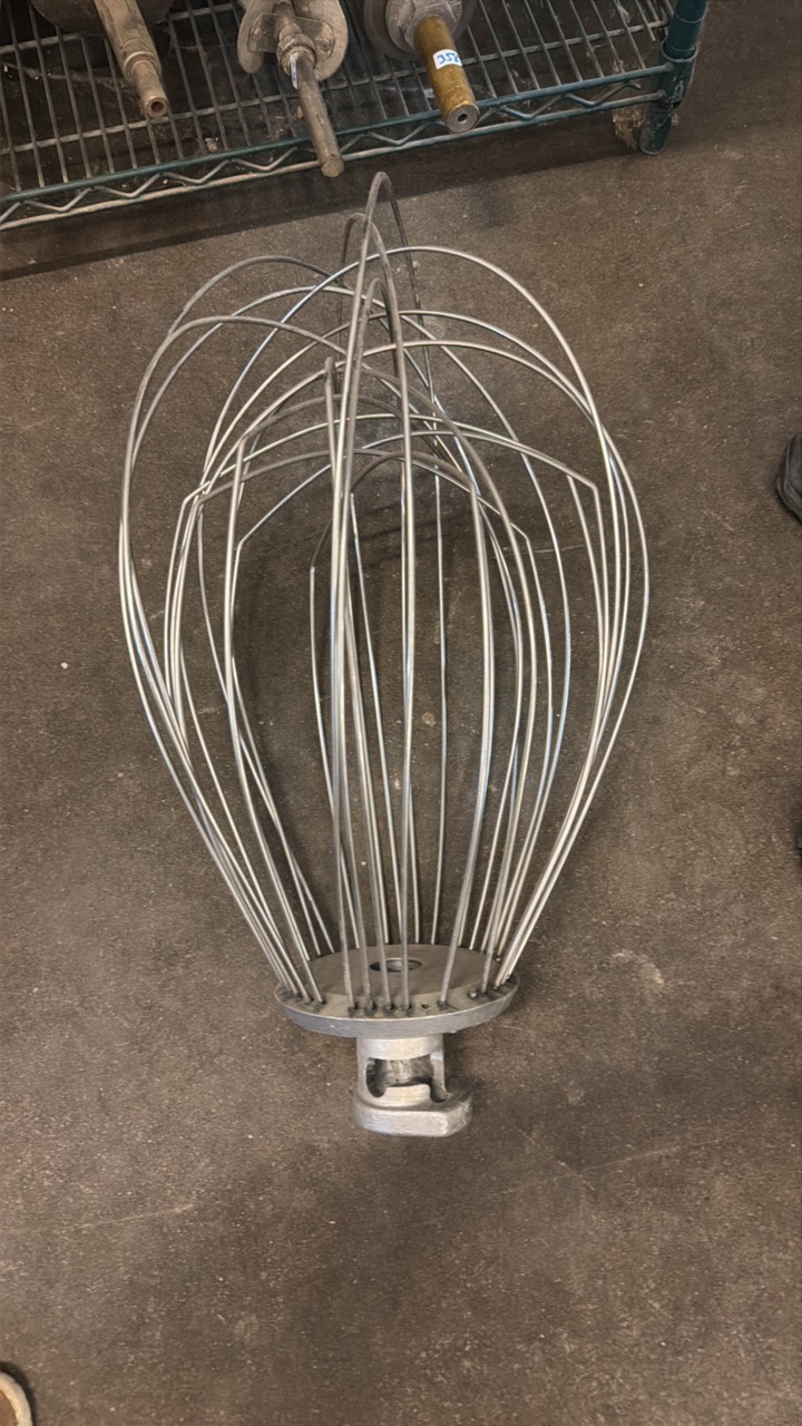 lot 364 image: wire whip attachment 140 Quart