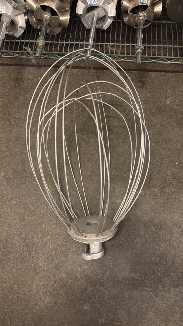 lot 365 image: wire whip attachment 140 Quart