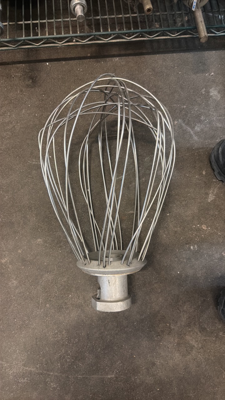lot 366 image: wire whip attachment 60 Quart