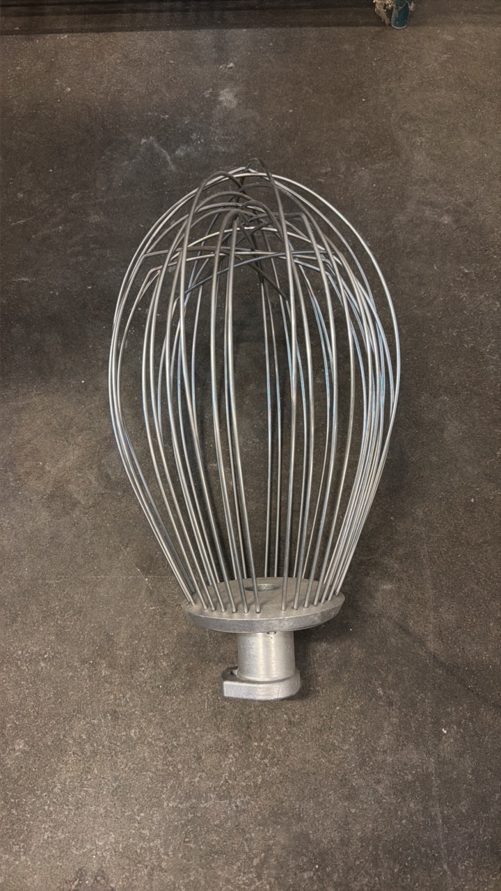 lot 369 image: wire whip attachment 80 Quart