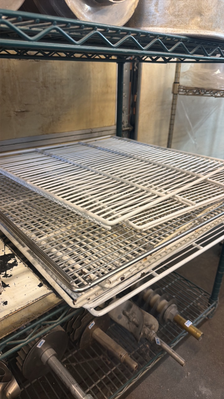 lot 373 image: wire racks assorted