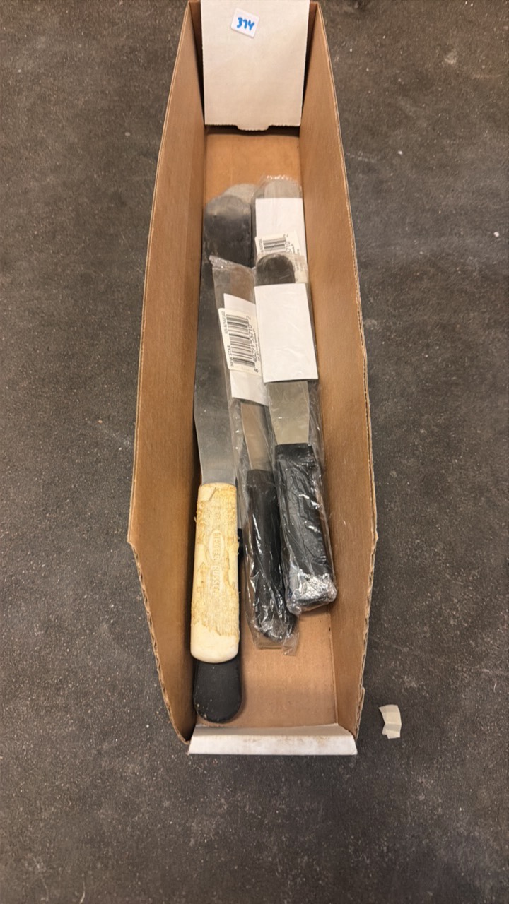 lot 374 image: Glazers various sizes