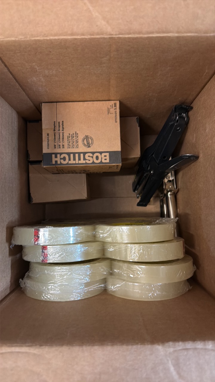 lot 417 image: assorted office supplies