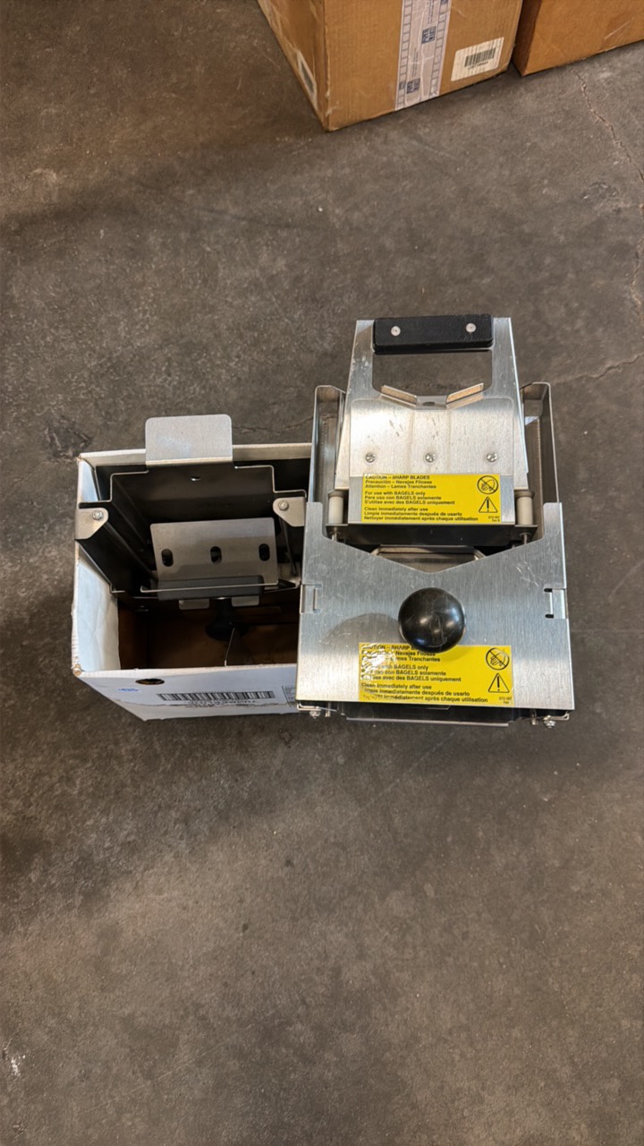 lot 423 image: bagel sabers