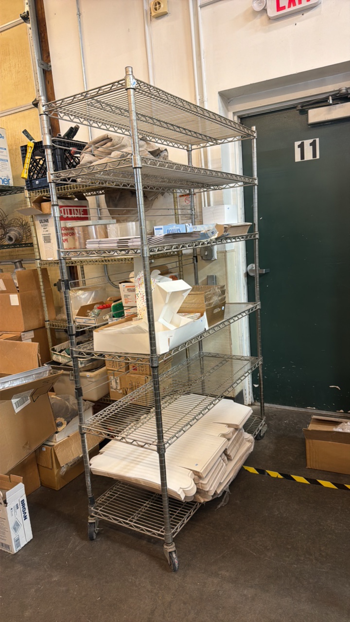 lot 436 image: bakers rack