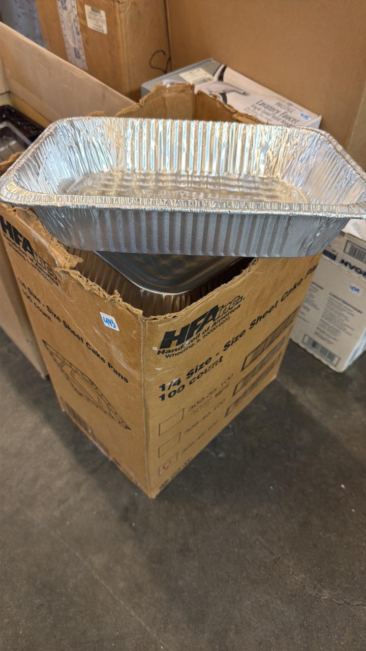 lot 443 image: quarter size sheet cake pans