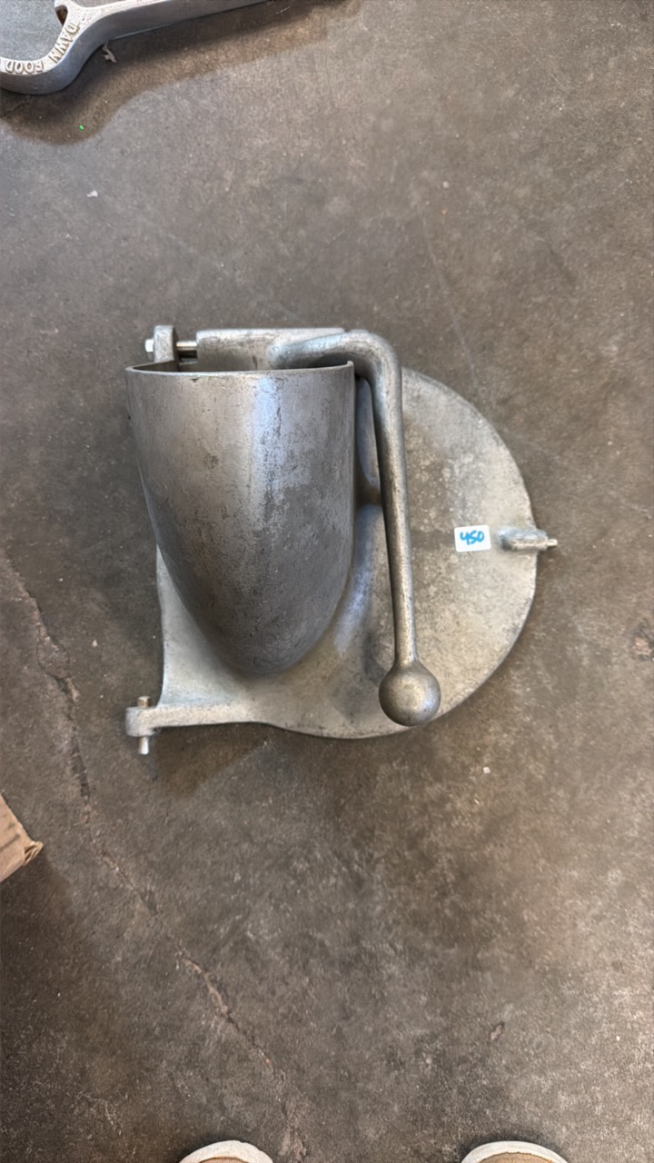 lot 450 image: pelican head attachment