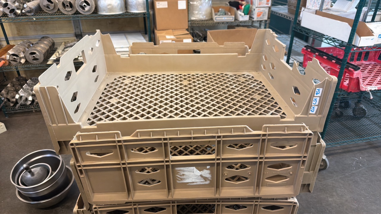 lot 456 image: bread crates