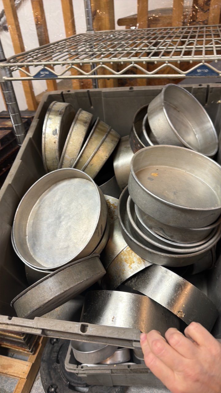 lot 459 image: tote of assorted pans