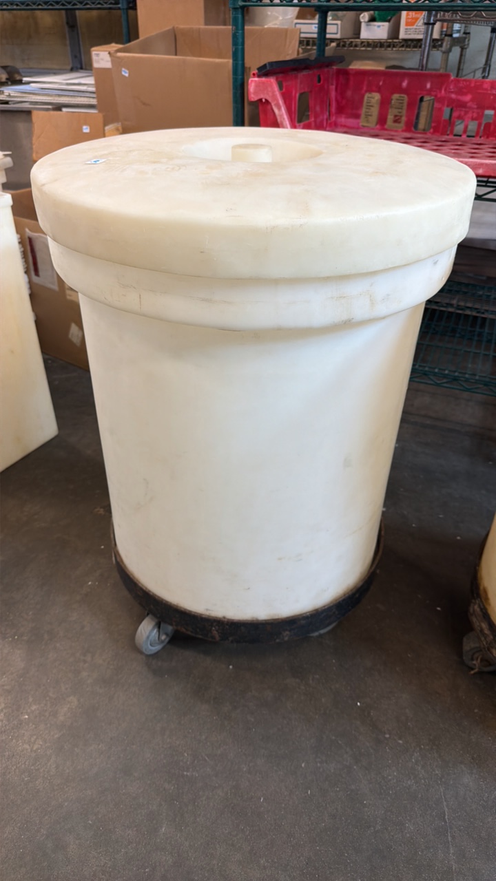 lot 465 image: rolling bin