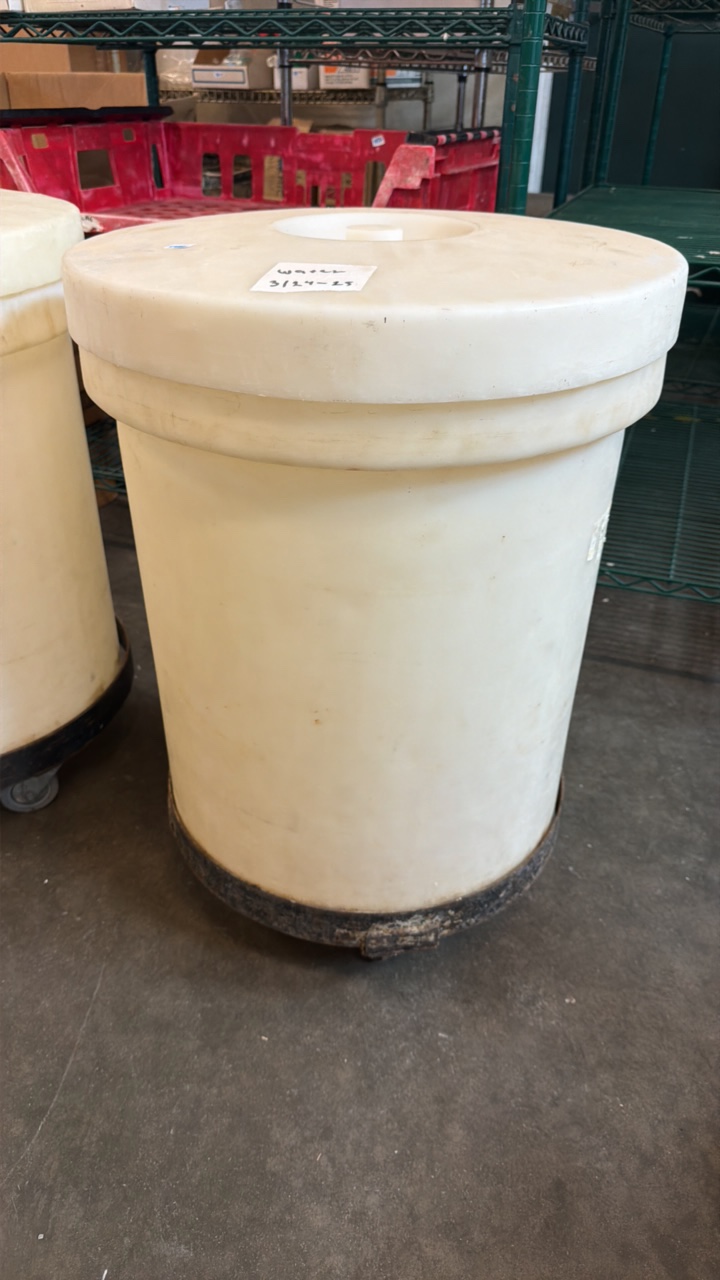 lot 466 image: Rolling bin